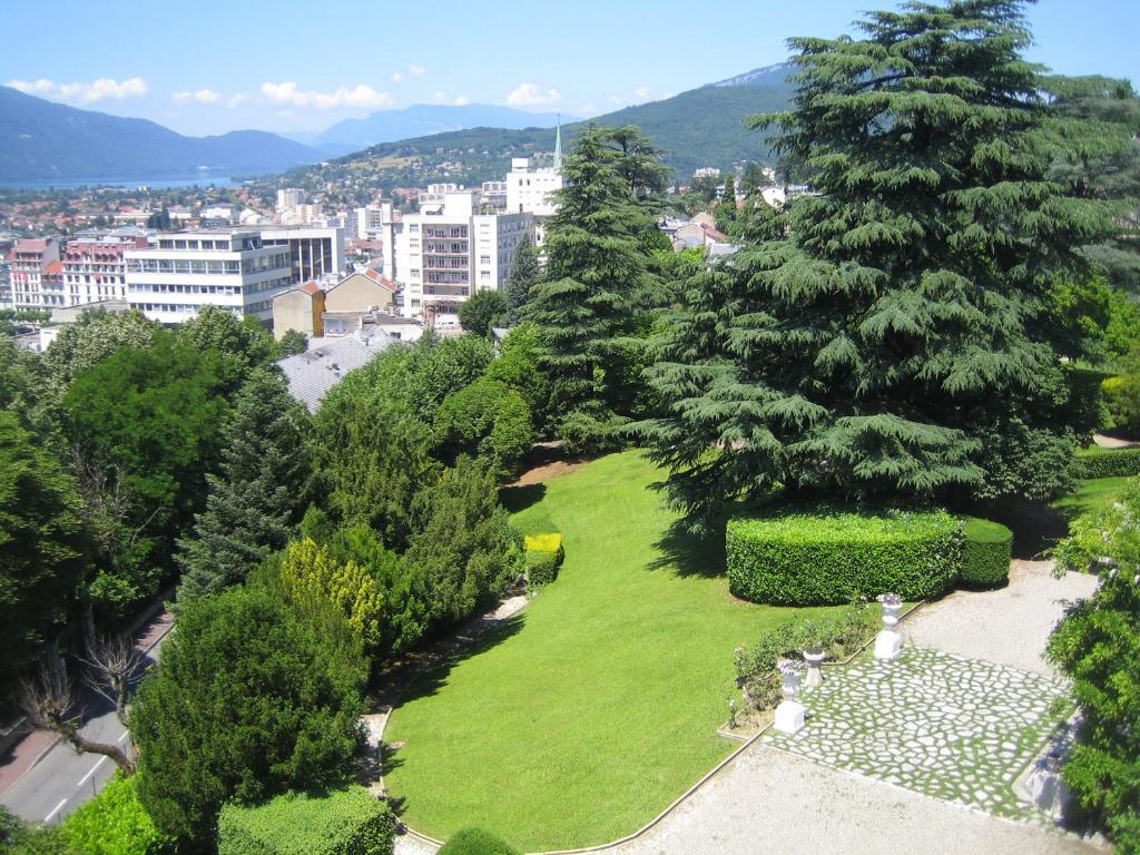 Aux Meubles Du Manoir Aparthotel Aix-les-Bains Exterior foto