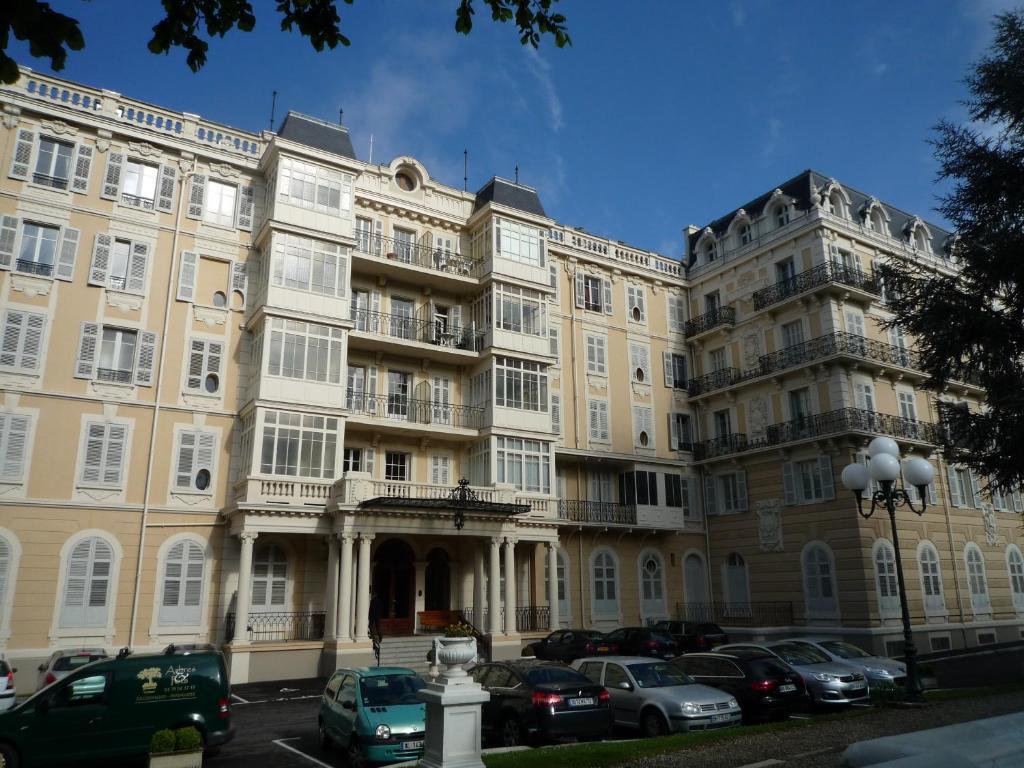 Aux Meubles Du Manoir Aparthotel Aix-les-Bains Exterior foto