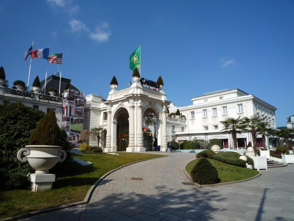 Aux Meubles Du Manoir Aparthotel Aix-les-Bains Exterior foto