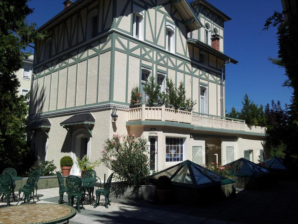 Aux Meubles Du Manoir Aparthotel Aix-les-Bains Exterior foto